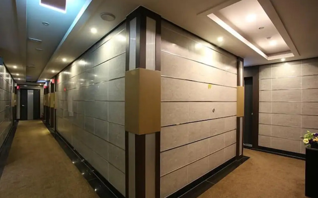 Honors Hotel