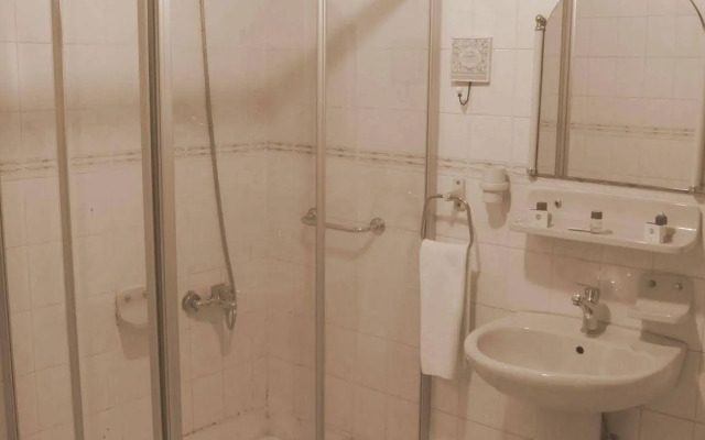 Airport Inn Hotel