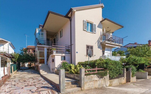 Beautiful Home in Novigrad With Wifi and 2 Bedrooms