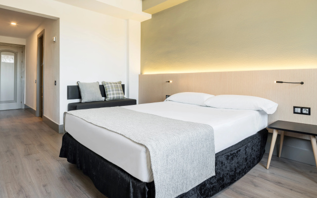 Hotel ILUNION Las Lomas
