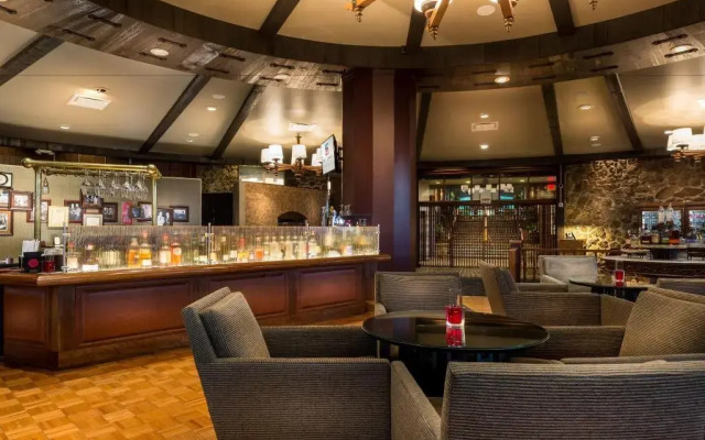 Lodge Of Four Seasons Golf Resort, Marina & Spa