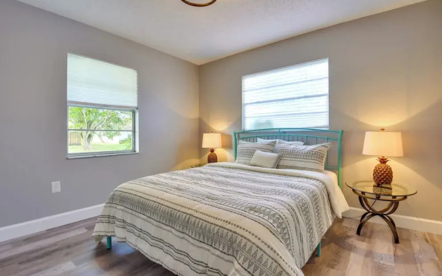3 Mi to Riverwalk: Pet-friendly Home w/ Yard!