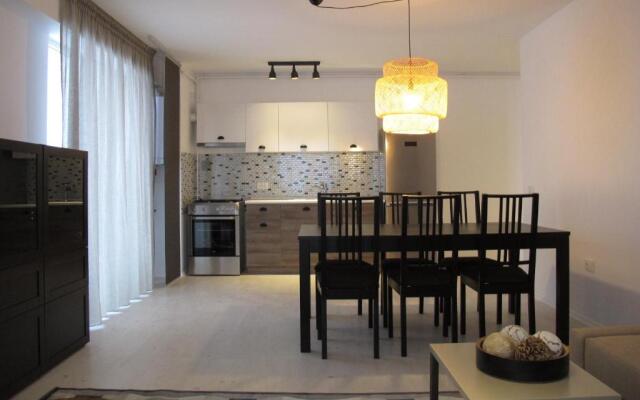 Airport Residence 2