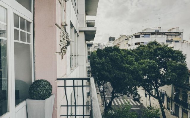 Wide and Modern Apartment in Lisbon