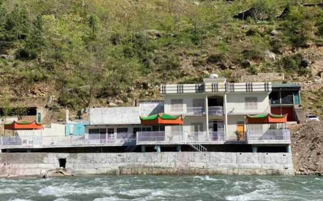 The Riverine Inn