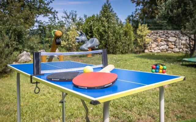 Beautiful Home in Crikvenica With Wifi, 2 Bedrooms and Jacuzzi