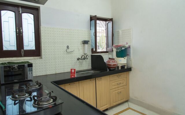 OYO 13273 Home Luxury Stay Airport Road