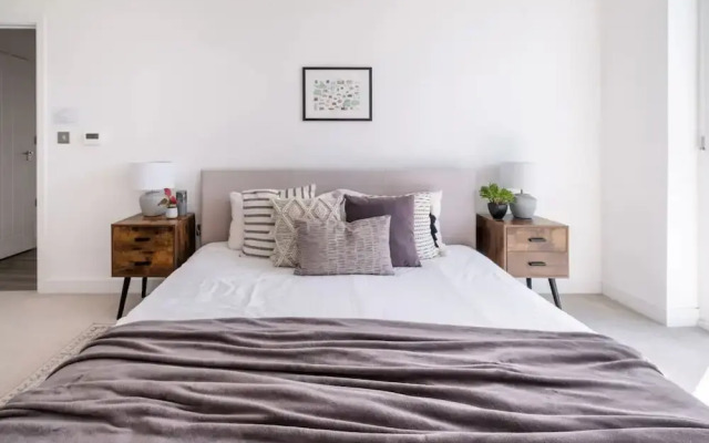 Stylish London Flat - Private Terrace - City View