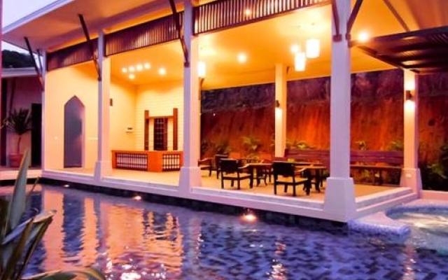 Luckna House
