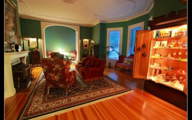 Greenwoods Bed & Breakfast Inn