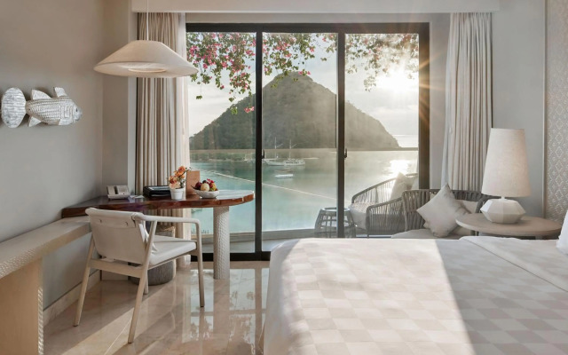 AYANA Komodo Waecicu Beach