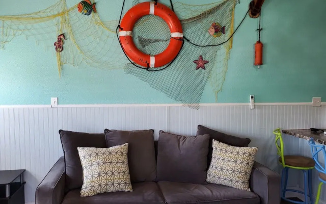 Nautical That One Apartment Near City Attractions by Redawning