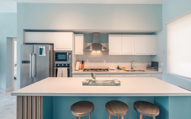 Playa Bonita Amazing Condo at Lake View