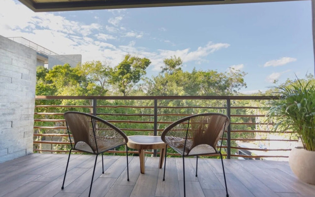 Stunning 2 Bed Condo Pools Gym Cenote Access