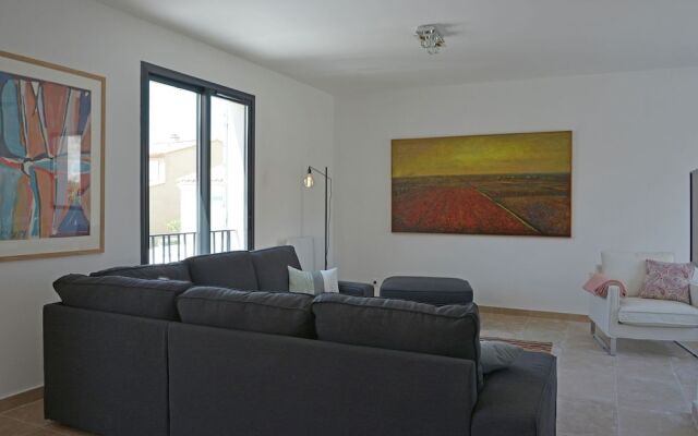 Wonderful Villa in Malaucène with Swimming Pool