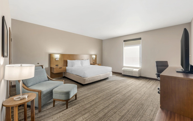 Best Western Green Oaks Inn & Suites