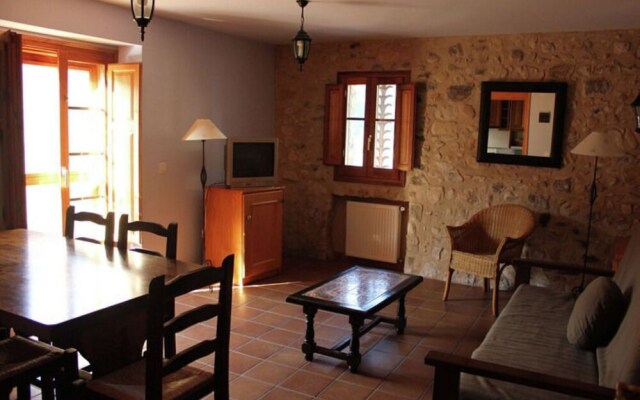 Modern Furnished Apartment Situated on the Ground Floor