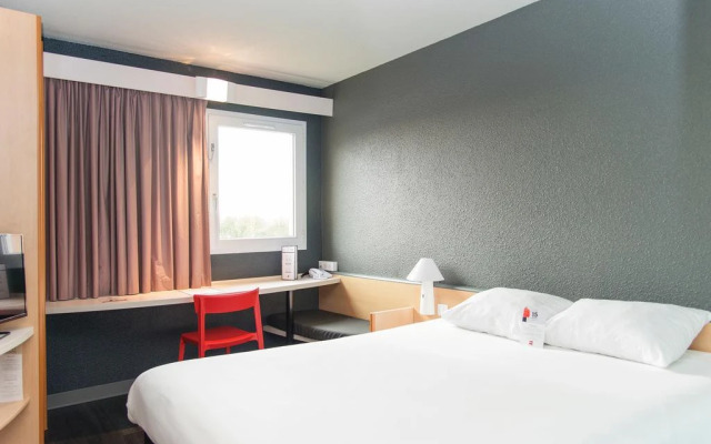 ibis Falaise Coeur de Normandie