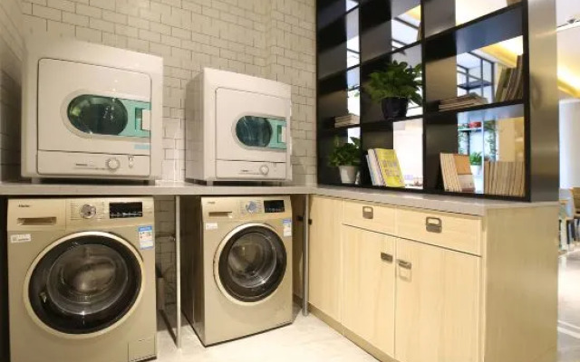 Weiting Hotel Shanghai West Nanjing  Road