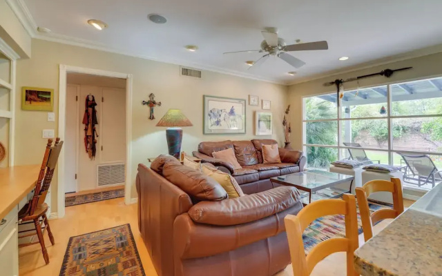 Pool & Outdoor Kitchen: Home 10 Mi to Dtwn Phoenix