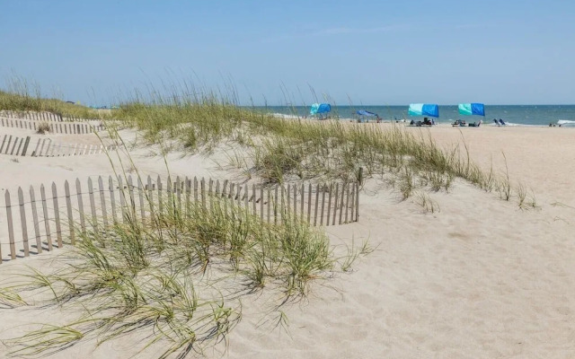 Summer School 2 Bedroom Condo by RedAwning