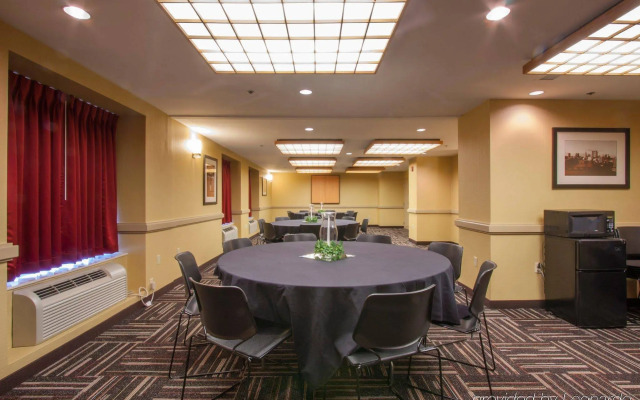 Red Roof Inn PLUS+ Columbus Downtown-Convention Center