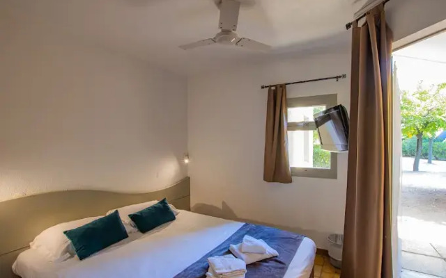 Marina Hotel Club