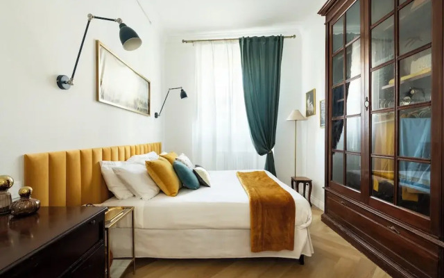 Belle Epoque House of Mirror