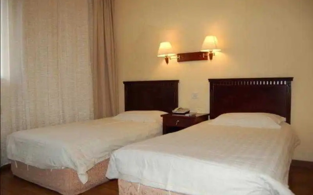 Shanghai Lakeside Holiday Inn