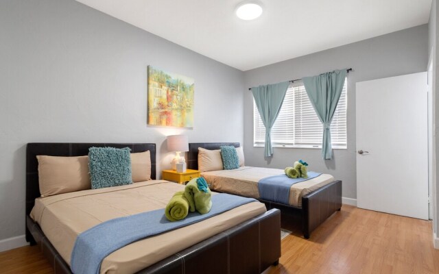 Deluxe Beach Apartment