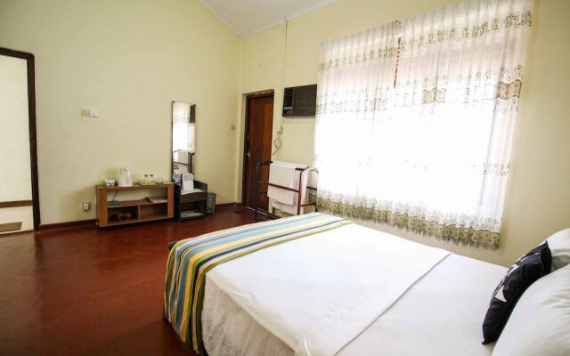 Yoho Airport Way Bungalow