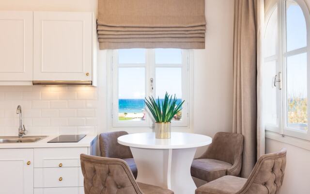 Pinelopi Beach Suites