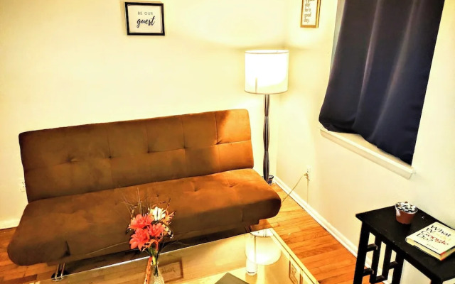 Room in Guest Room - Cozy Bedroom Close to Downtown