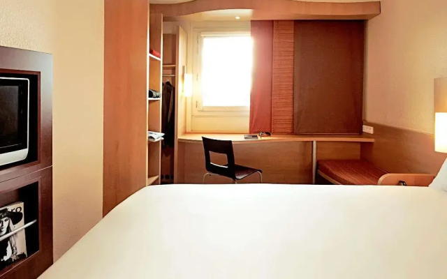 ibis Sisteron
