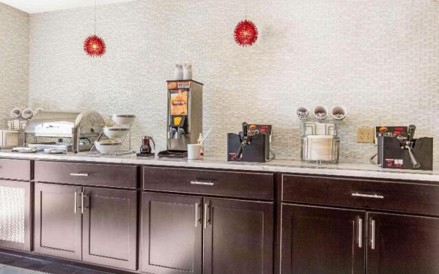 Comfort Inn & Suites Airport