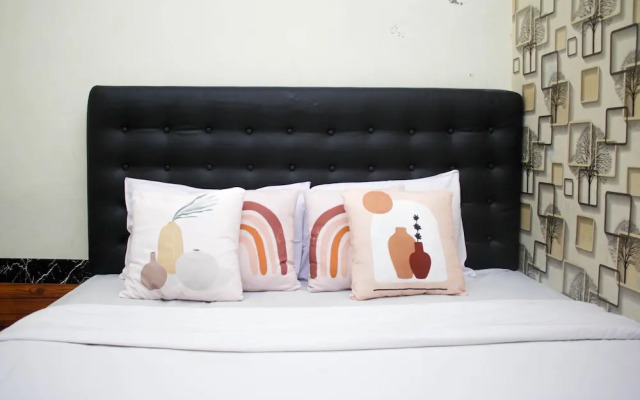 Santana Guest House by OYO Rooms