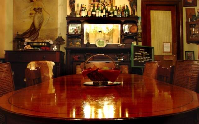 1870 Banana Courtyard French Quarter B&B