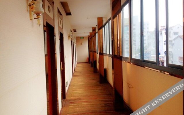 Tianhong Hotel (Wuhan Jiangxia Vocational and Technical College Fourth Middle School)