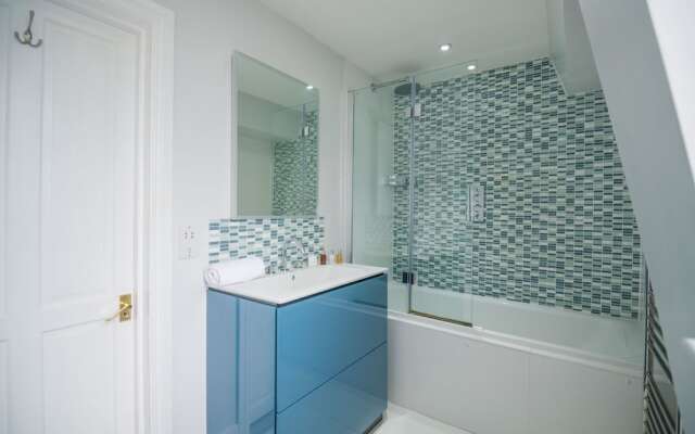 Sensational Wandsworth Home by King George's Park