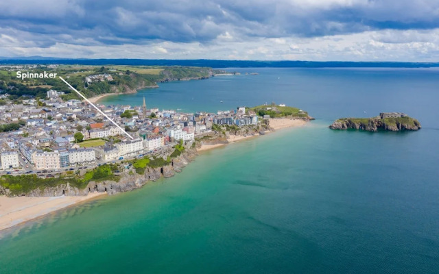 Spinnaker - Close to Town Sea Views