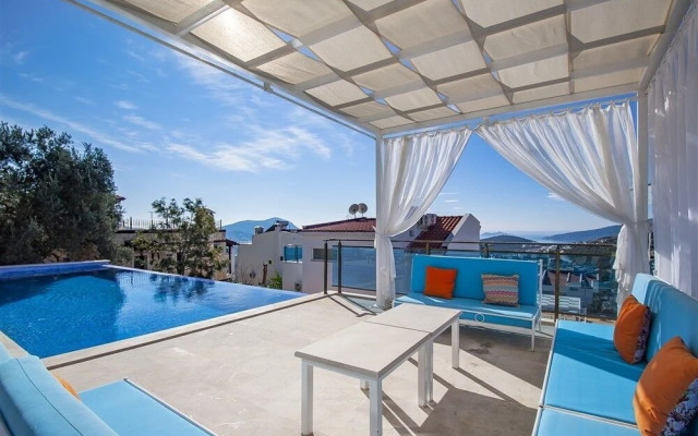 Villa Lotus by Akdenizvillam