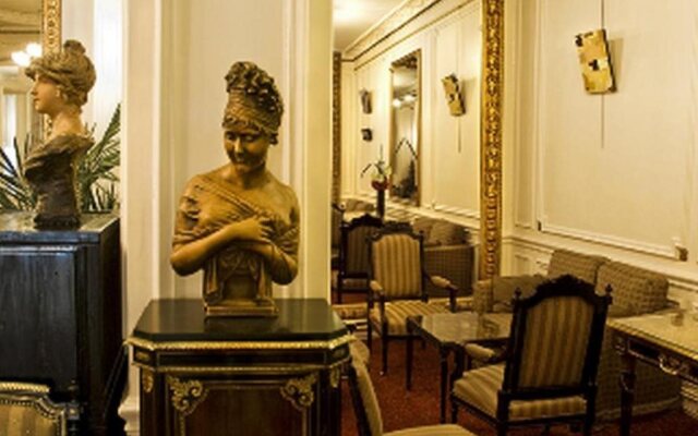 Peyris Opera Hotel