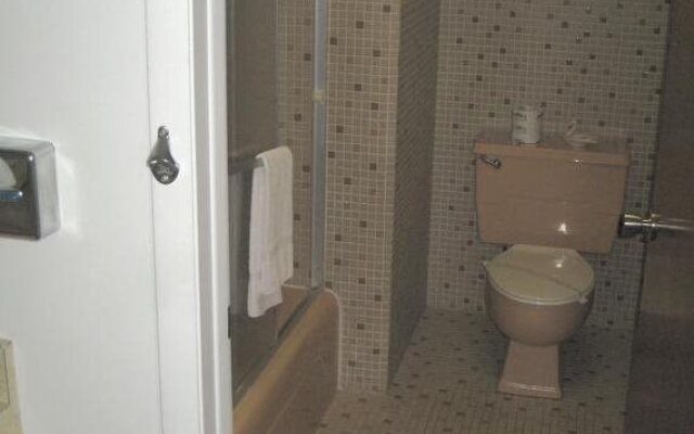 Budget Host Cloverland Motel