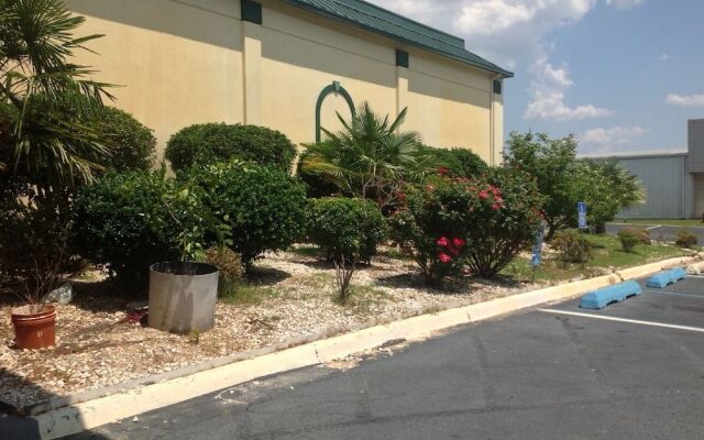 Super Inn & Suites by OYO Milledgeville