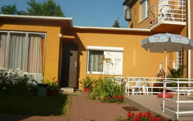 Youth Hostel Villa Benjamin - Siófok