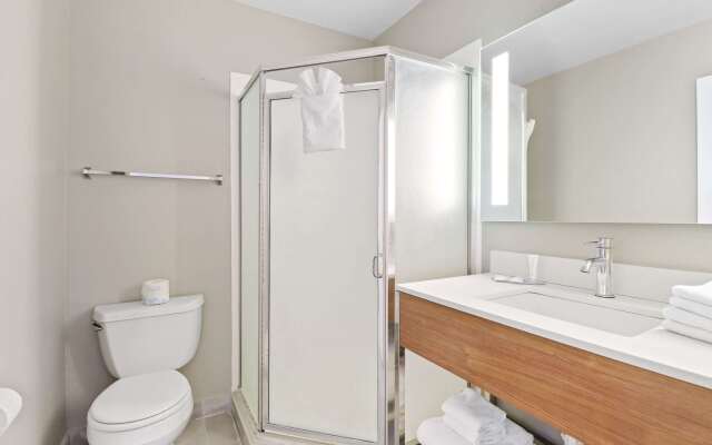Clarion Pointe Ridgecrest near China Lake Naval Station (ex. Motel 6 Ridgecrest) 
