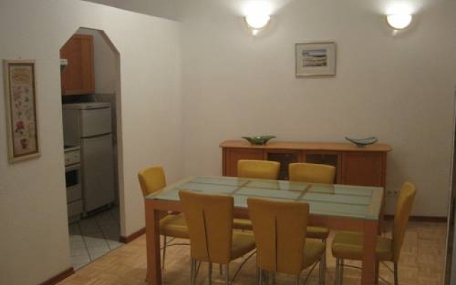 Carlton Suites