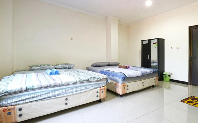 Saloka Guest House by ZUZU