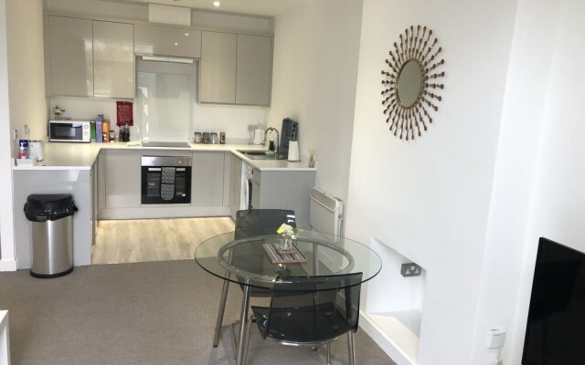 La Fontaine Court Apartments by Aldershot Short Stays