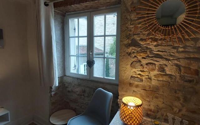 STUDIO - 30 m2 - Centre ville de Bourg en Bresse